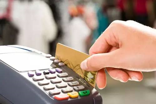 信用卡套现用户注意了！最近银行大幅度信用卡封卡降额！